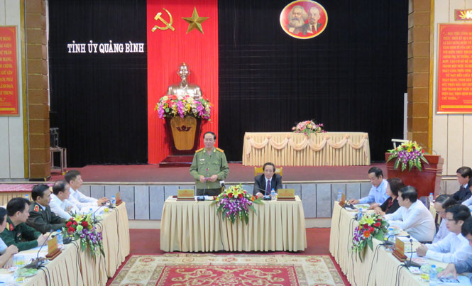 Đại tướng Trần Đại Quang, Ủy viên Bộ Chính trị, Bộ trưởng Bộ Công an phát biểu tại buổi làm việc với Thường vụ Tỉnh ủy
