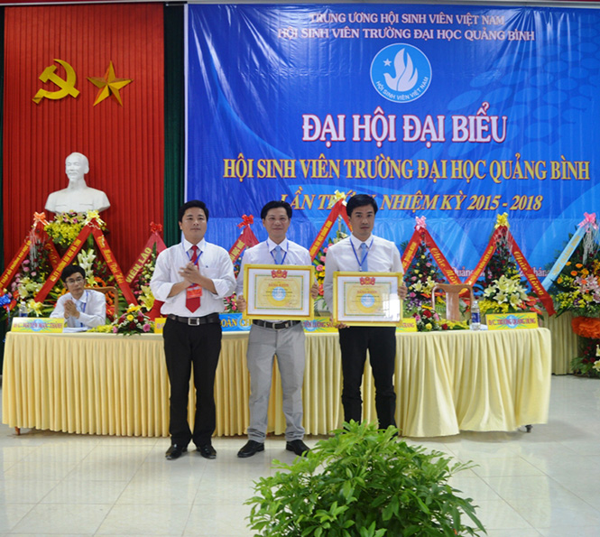 Trung ương Hội sinh viên Việt Nam trao bằng khen cho tập thể, cá nhân đạt thành tích cao trong nhiệm kỳ qua