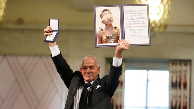 Ông Houcine Abassi, Tổng thư ký của UGTT, nhận giải Nobel Hòa Bình. (Ảnh: Reuters)