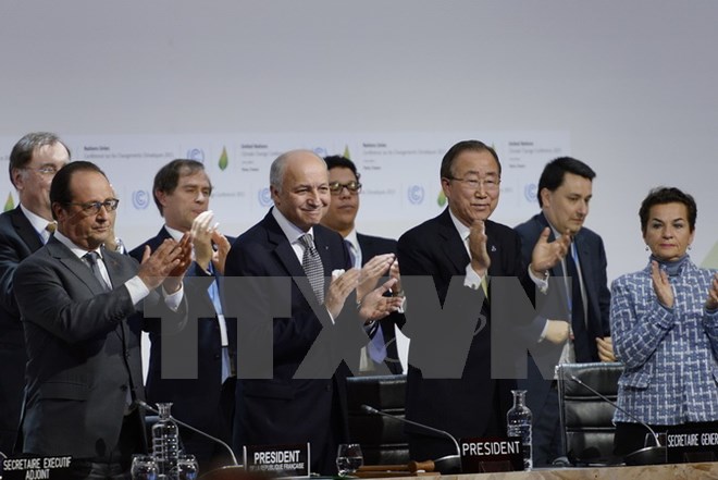 Thỏa thuận chống biến đổi khí hậu toàn cầu đã được Hội nghị COP21 thông qua. (Nguồn: AFP/TTXVN)