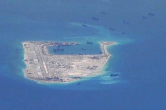 Hình ảnh máy bay do thám Mỹ chụp được hôm 21/5 cho thấy Trung Quốc vẫn đang tăng cường bồi đắp trái phép ở Biển Đông (Nguồn: WSJ)