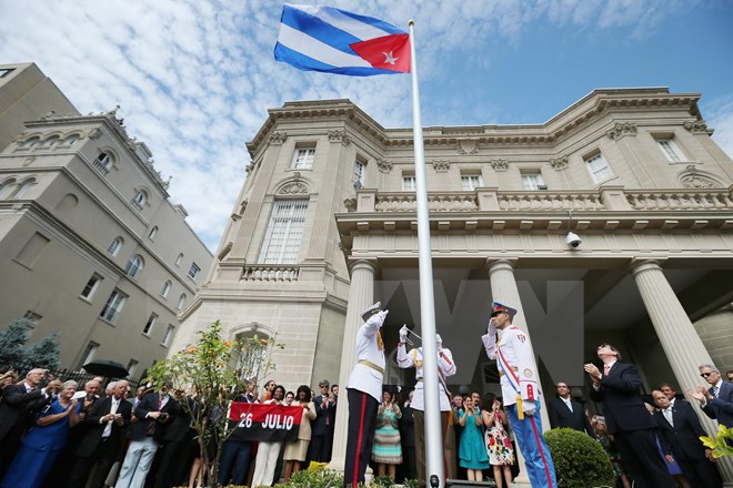 Lễ thượng cờ Cuba tại Đại sứ quán Cuba ở thủ đô Washington (Mỹ) ngày 20-7-2015. (Nguồn: AFP/TTXVN)