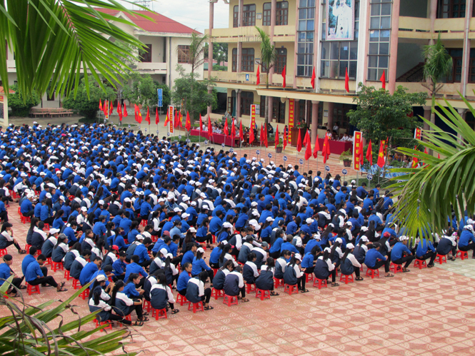  Buổi lễ ra quân thực hiện an toàn giao thông năm học 2015-2016 của Trường THPT Trần Phú.