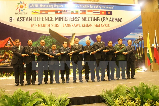 Bộ trưởng Quốc phòng các nước ASEAN tại Hội nghị ADMM9 ở Malasia tháng 3-2015. (Ảnh: Kim Dung-Chí Giáp/TTXVN)