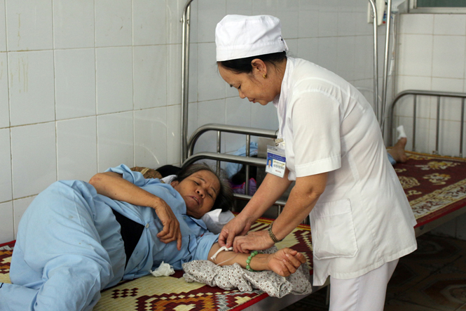 Khám, điều trị cho bệnh nhân BHYT tại Bệnh viện đa khoa Khu vực Bắc Quảng Bình.