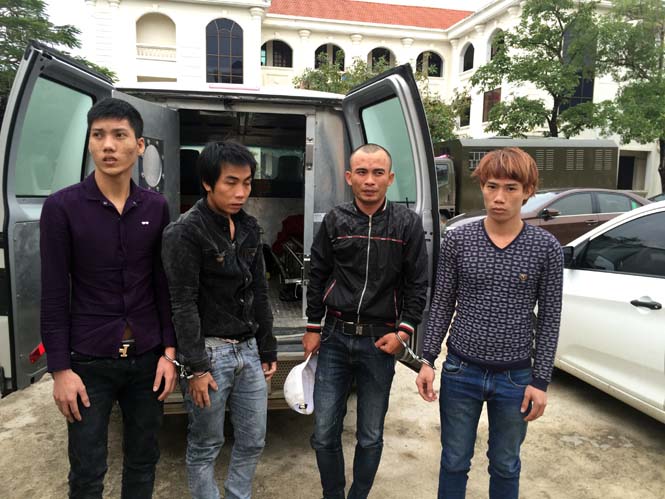 Ảnh 1: 4 đối tượng truy nã nguy hiểm được di lý về sau chuyến đánh án của các trinh sát Phòng Cảnh sát Truy nã tội phạm Công an tỉnh Quảng Bình tại các tình phía Nam