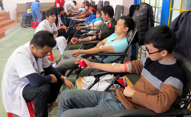 Hơn 1000 tình nguyện viên tham gia hiến máu tại ngày hội “Chủ nhật đỏ” năm 2016.