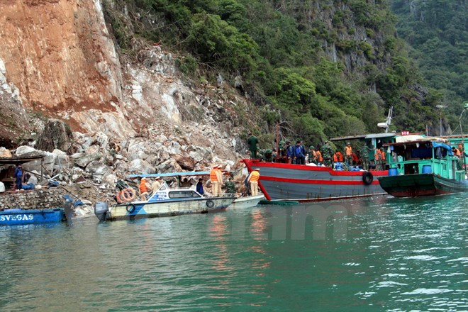 Hiện trường vụ sạt lở núi đá ở Quảng Ninh. (Ảnh: Nguyễn Hoàng/Vietnam+)
