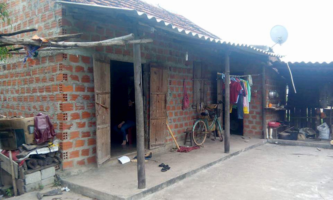 Ngôi nhà nơi mấy mẹ con em Đàm Thị Vân đang sinh sống và chống chọi với bệnh tật.