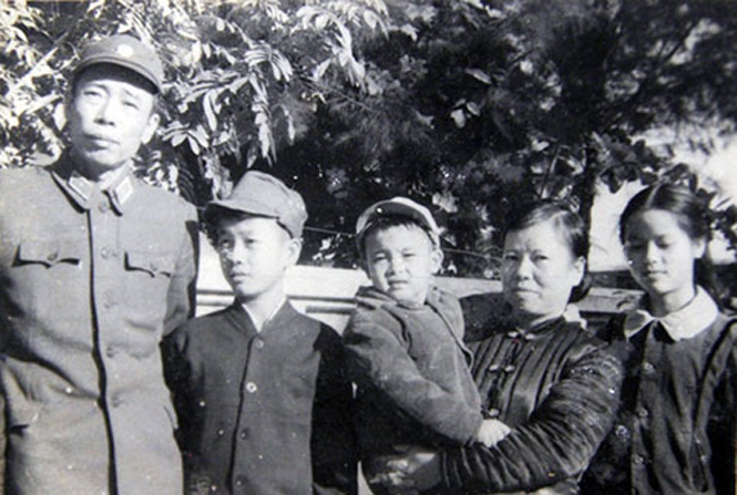  Gia đình Thiếu tướng Hoàng Sâm.                 Ảnh: Tư liệu