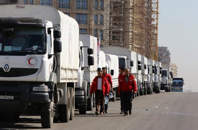 Đoàn xe chở hàng cứ trợ nhân đạo ở Damascus, ngày 17-2. (Nguồn: AFP)