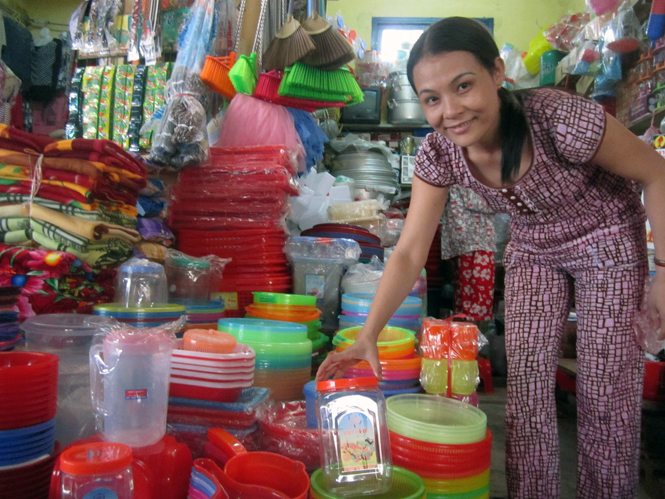 Hàng Việt Nam được bày bán rất nhiều tại các chợ trên địa bàn huyện Lệ Thủy.