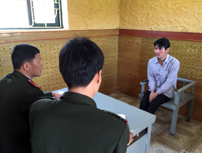 Đối tượng Nguyễn Duy Tứ đang được Cơ quan An ninh điều tra lấy lời khai.