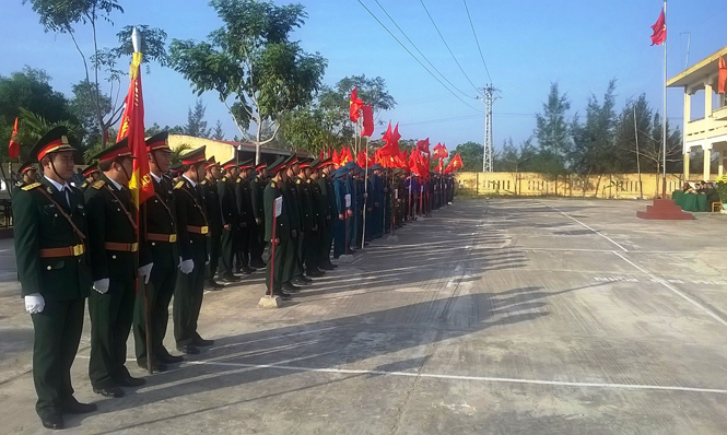 Lực lượng vũ trang huyện Quảng Trạch ra quân huấn luyện năm 2016.