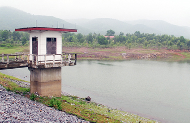 Hồ chứa Trung Thuần (huyện Quảng Trạch) nguy cơ thiếu nước vụ hè-thu tới.