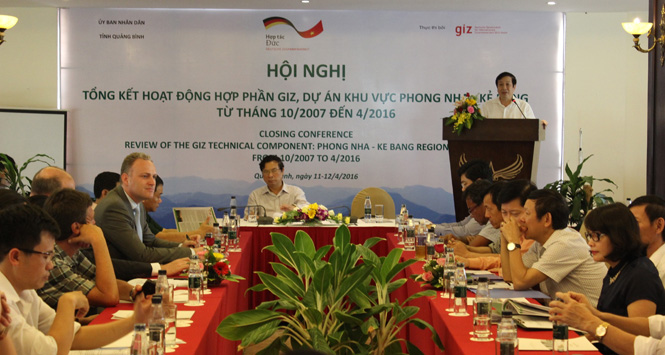 Đồng chí Nguyễn Xuân Quang, Ủy viên Thường vụ Tỉnh ủy, Phó Chủ tịch Thường trực UBND tỉnh, Trưởng Ban chỉ đạo dự án phát biểu khai mạc hội nghị.
