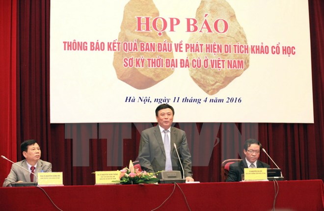 Giáo sư, tiến sỹ Nguyễn Xuân Thắng - Chủ tịch Viện Hàn Lâm Khoa học xã hội Việt Nam phát biểu tại họp báo. (Ảnh: Anh Tuấn/TTXVN)