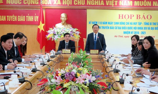 Quang cảnh buổi họp báo Kỷ niệm 110 năm Ngày sinh đồng chí Hà Huy Tập. (Ảnh: Công Tường/TTXVN)