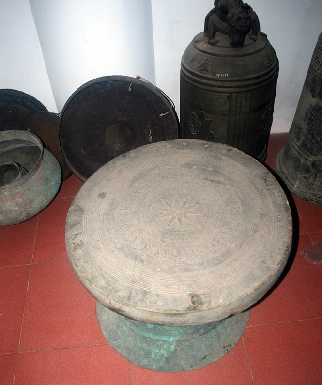  Trống đồng Phù Lưu, hiện vật thời Hùng Vương đang được lưu giữ tại Bảo tàng Tổng hợp tỉnh.