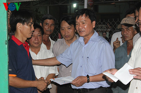  Chủ tịch UBND tỉnh Quảng Ngãi Trần Ngọc Căng thăm và động viên các gia đình nạn nhân