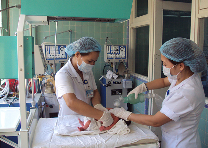  Chăm sóc người bệnh toàn diện tại khoa Nhi Bệnh viện hữu nghị Việt Nam-Cu Ba Đồng Hới.