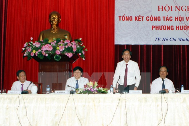Ông Thuận Hữu, Chủ tịch Hội Nhà báo Việt Nam, phát biểu tại Hội nghị. (Ảnh: Hoàng Hải/TTXVN)