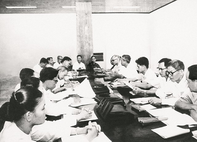 Một buổi thảo luận tổ của đoàn ĐBQH tỉnh Gia Lai – Kon Tum tại kỳ họp thứ nhất, Quốc hội khóa VI, tháng 6/1976