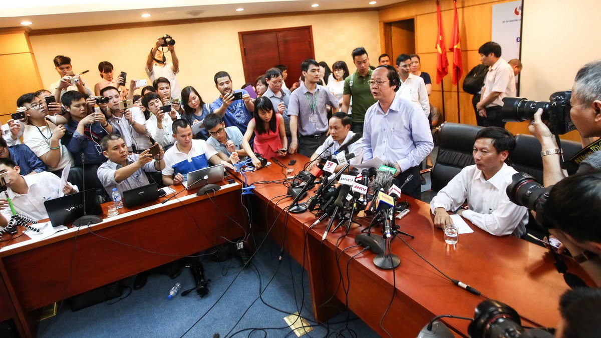 Buổi họp báo do Thứ trưởng Bộ Tài nguyên và môi trường Võ Tuấn Nhân chủ trì diễn ra hơn 10 phút và kết thúc trong sự ngỡ ngàng của các phóng viên có mặt - Ảnh: Nguyễn Khánh