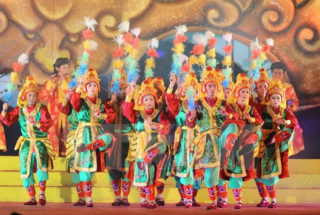 Biểu diễn nghệ thuật cung đình Huế ở Festival Huế 2014. (Ảnh: Minh Đức/TTXVN)
