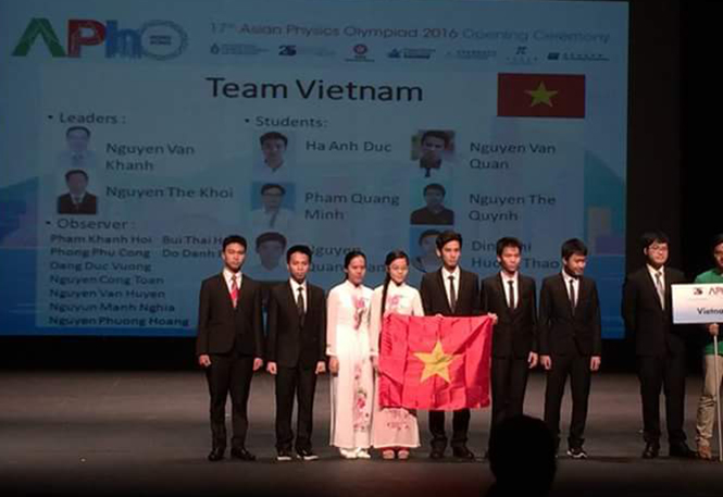 Đoàn học sinh Việt Nam tham dự kỳ thi Olympic Vật lý Châu Á 2016 tại Hồng Kông.