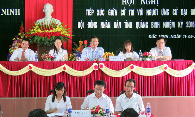 Các ứng cử viên Đơn vị bầu cử số 10 tiếp xúc cử tri tại xã Đức Ninh.