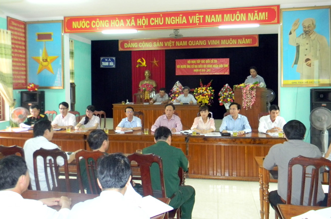 Các ứng cử viên thuộc Đơn vị bầu cử số 2 tiếp xúc cử tri tại huyện Tuyên Hoá.
