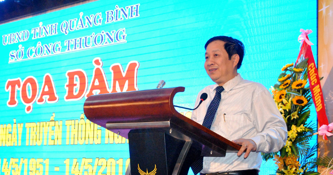 Đồng chí Nguyễn Xuân Quang, Uỷ viên Ban Thường vụ Tỉnh uỷ, Phó Chủ tịch Thường trực UBND tỉnh phát biểu tại buổi tọa đàm.