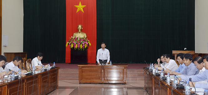 Đồng chí Nguyễn Hữu Hoài, Phó Bí thư Tỉnh ủy, Chủ tịch UBND tỉnh chủ trì buổi làm việc.