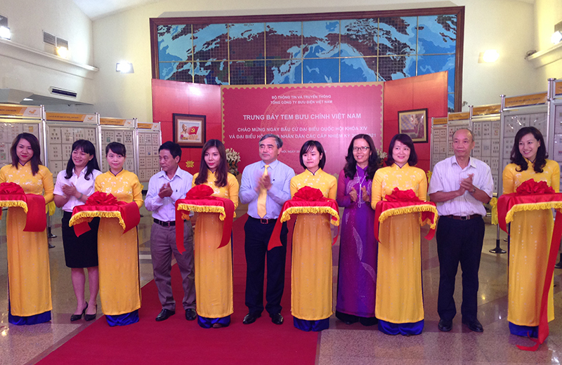 Đợt trưng bày tem bưu chính Việt Nam sẽ diễn ra từ ngày 20-5 đến hết ngày bầu cử (22-5). Ảnh: VGP/Hiền Minh