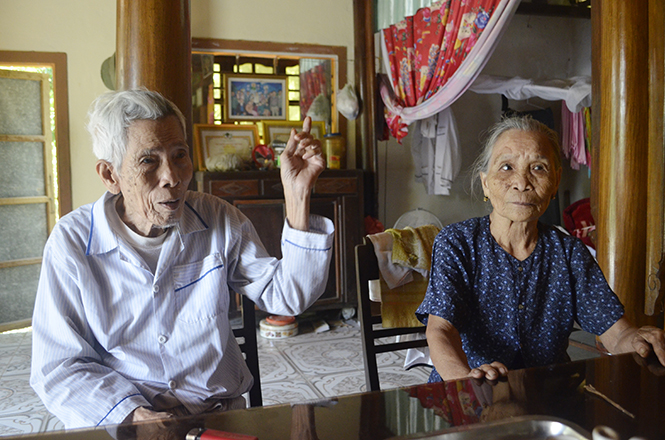 Ông Phan Văn So và vợ kể về những năm tháng làm công cho ông Năm Thỉnh.