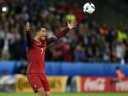  Ronaldo bỏ lỡ cơ hội ngon ăn khiến Bồ Đào Nha đánh mất lợi thế ở bảng F. (Ảnh: Getty)