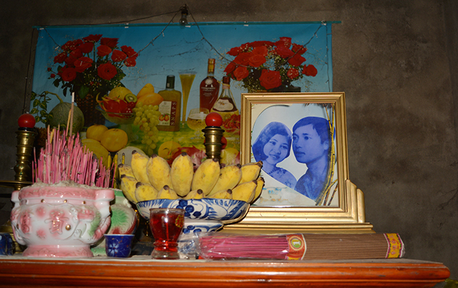 Bàn thờ chung của anh Thanh và người vợ Việt Nam Nguyễn Thị Lan.