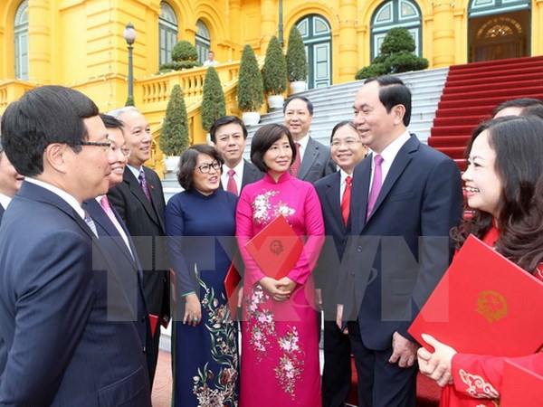 Chủ tịch nước Trần Đại Quang với các Đại sứ tại buổi tiếp. (Ảnh: Nhan Sáng/TTXVN)