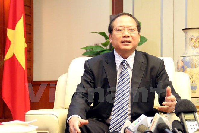 Bộ trưởng Trương Minh Tuấn đề nghị doanh nghiệp cần mạnh dạn phản ánh, tố cáo với Thanh tra Bộ Thông tin và Truyền thông những sai phạm của báo chí. (Ảnh: Vietnam+)