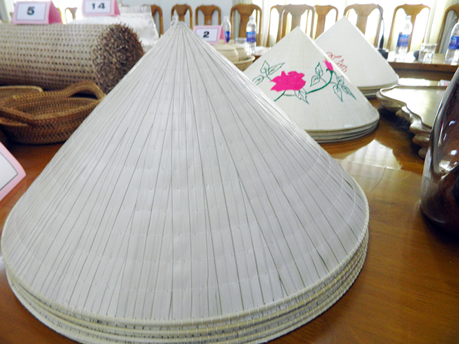  Sản phẩm nón lá của các làng nghề truyền thống trên địa bàn thị xã Ba Đồn được nhiều người ưa chuộng.