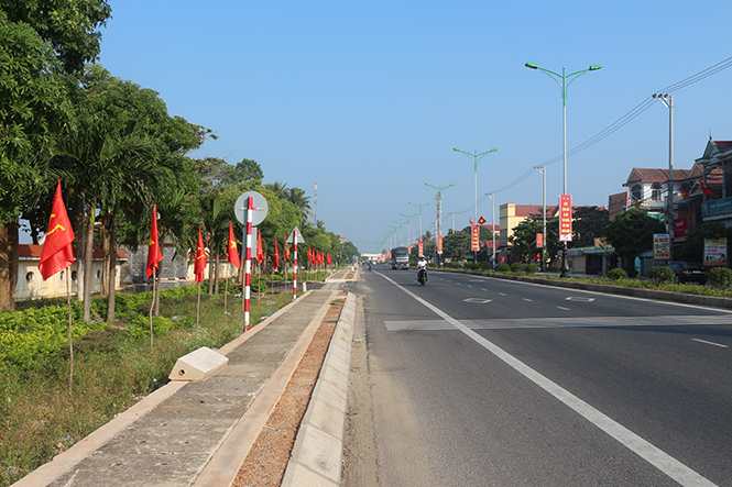 Hệ thống công trình hạ tầng thiết yếu tại thị trấn Hoàn Lão từng bước được chỉnh trang, xây dựng.