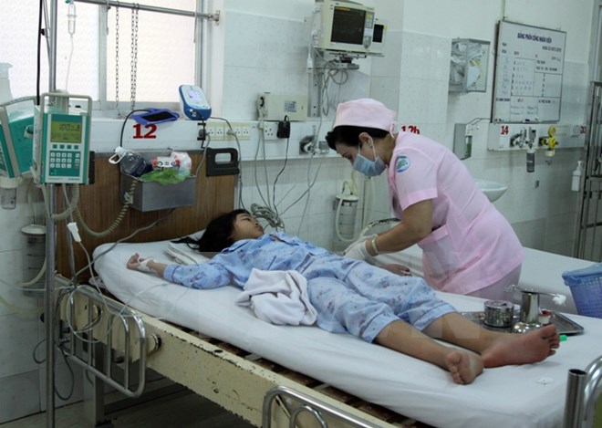 Trẻ điều trị sốt xuất huyết tại bệnh viện Nhiệt Đới Thành phố Hồ Chí Minh. (Ảnh: TTXVN/Vietnam+)