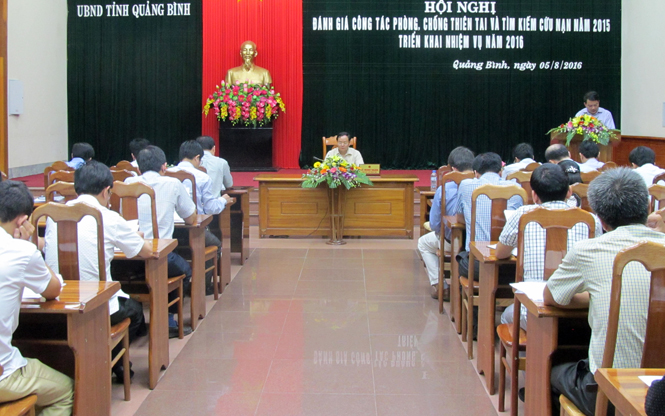 Đồng chí Lê Minh Ngân, Tỉnh ủy viên, Phó Chủ tịch UBND, Phó Trưởng ban Thường trực Ban chỉ huy PCTT và TKCN tỉnh chủ trì hội nghị.