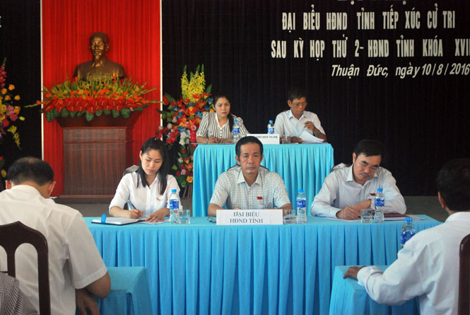 Đại biểu HĐND tỉnh tiếp xúc với cử tri xã Thuận Đức.