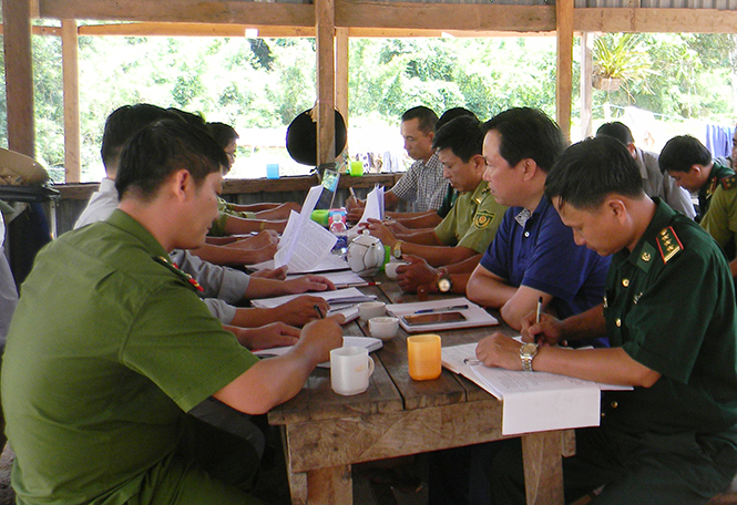 Đoàn liên ngành của Sở Nông nghiệp và PTNT làm việc với Công ty TNHH Minh Trí.