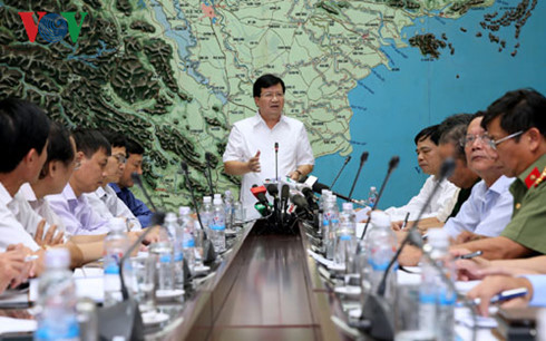  Phó Thủ tướng Trịnh Đình Dũng phát biểu chỉ đạo cuộc họp khẩn đối phó bão số 3