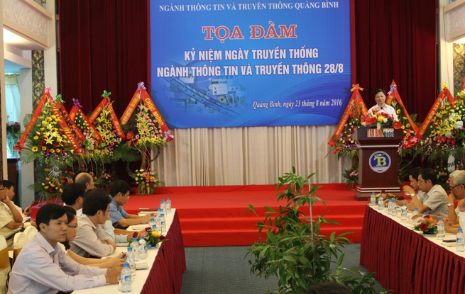 Đồng chí Nguyễn Tiến Hoàng, Phó chủ tịch UBND tỉnh phát biểu chúc mừng Ngày truyền thống Ngành Thông tin và Truyền thông