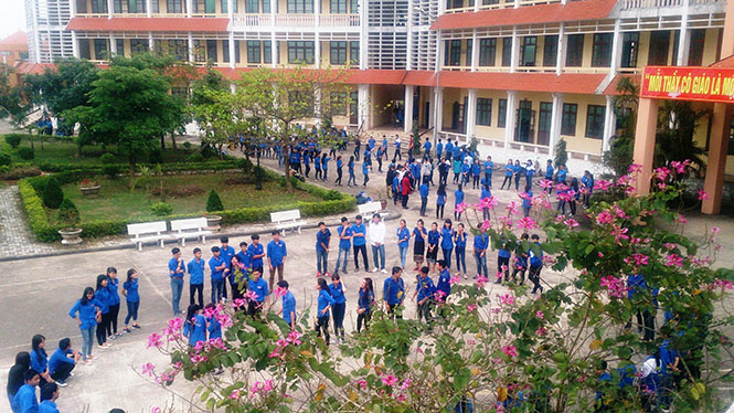 Trường đại học Quảng Bình không có tình trạng ĐVTN hút thuốc trong các buổi sinh hoạt tập thể.