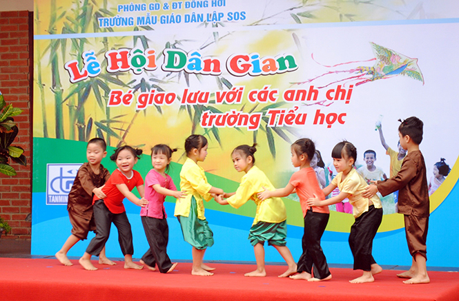 Các hoạt động văn hóa, văn nghệ, thể thao luôn được Làng trẻ em SOS Đồng Hới quan tâm.